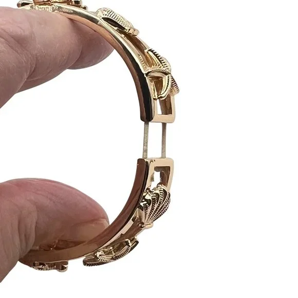 Monet Gold Tone Sea Life Bangle Bracelet Starfish Turtle Shell Elastic Nautical - Picture 6 of 6